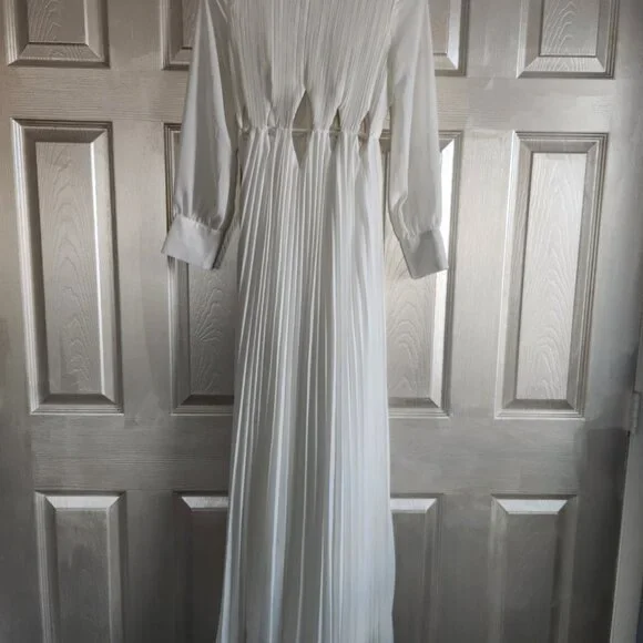 NEW White floor length pleated long sleeve cutout gown Size 8 - Picture 11 of 16